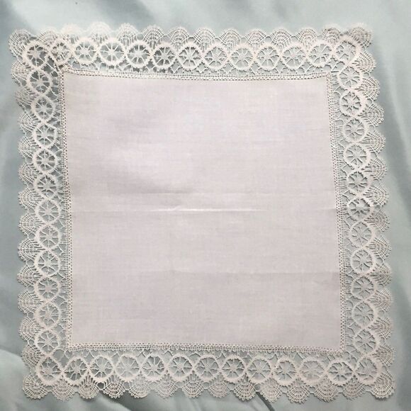 BRIDAL WEDDING SHOWER ANTIQUE NEW OLD STOCK HAND MADE BRUGES LACE HANKIE - Picture 5 of 8